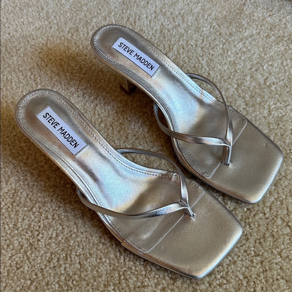 Steve Madden Silver Metallic Thong Sandal | Kitten Heel | Square Toe | Size 8